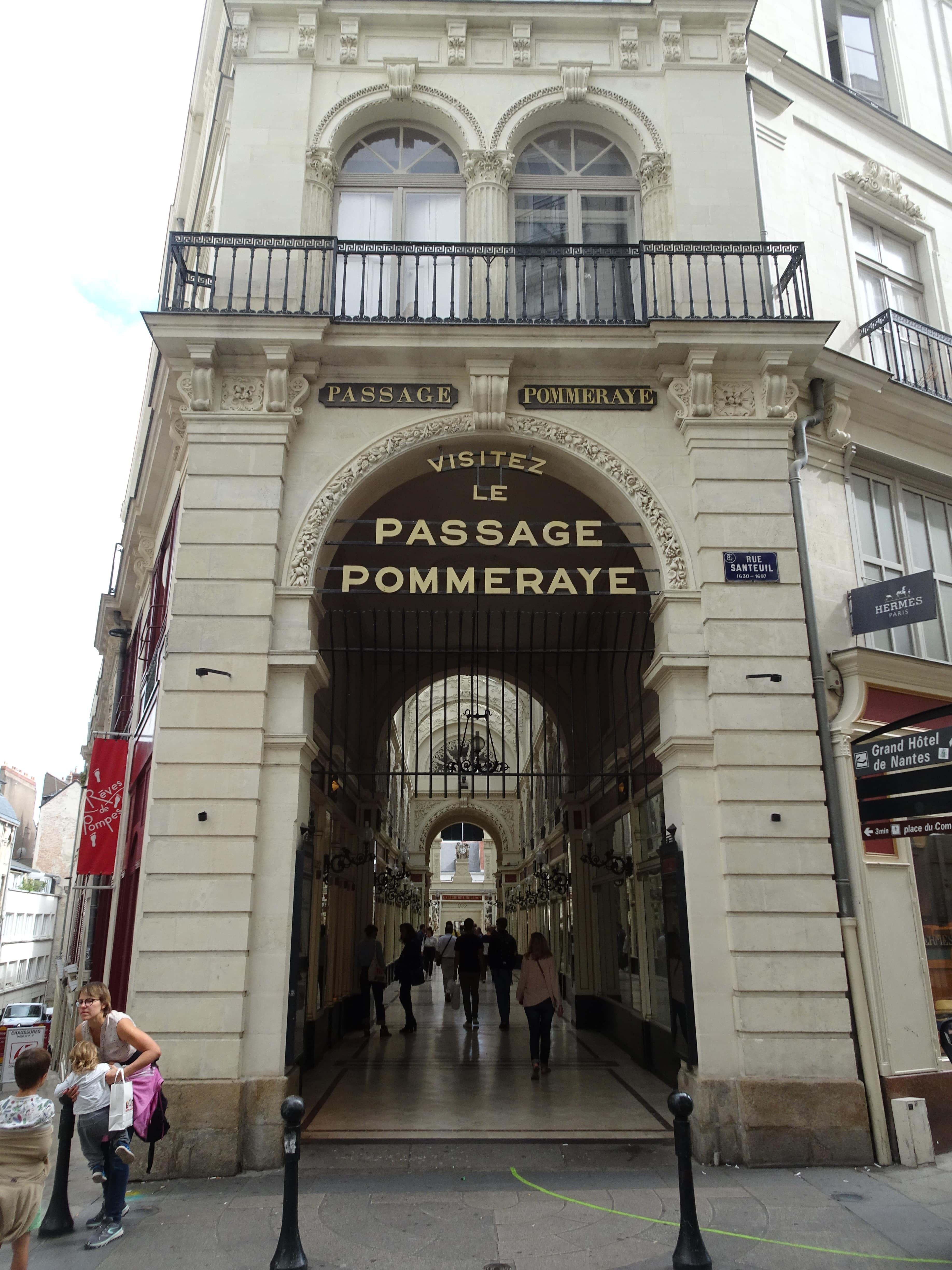 España Francia 2019 - Nantes - Passage Pommeraye (8)-min
