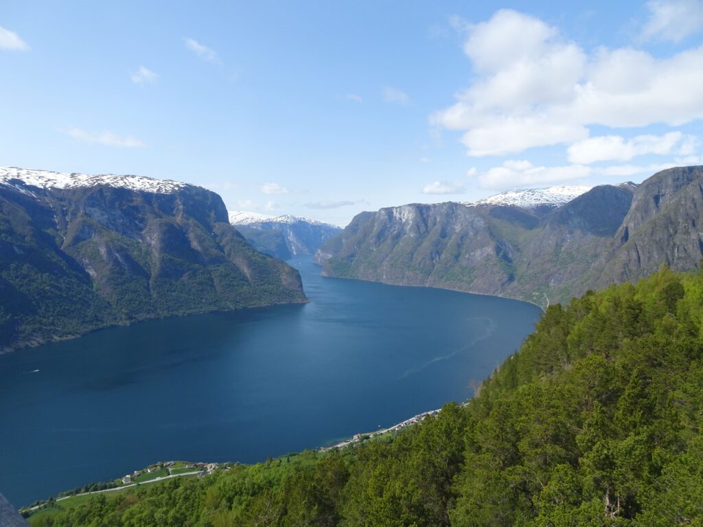 Norway in a nutshell - vista del fiordo desde Stegastein
