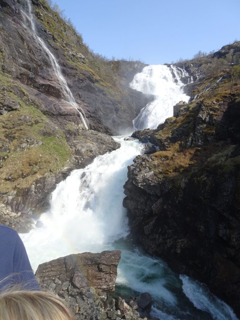 Norway in a nutshell - cascada Kjosfossen